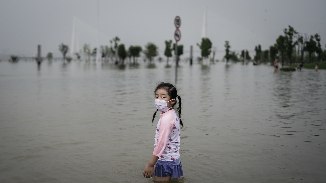 Наводнение в Западен Китай взе 16 жертви, а 36 са в неизвестност