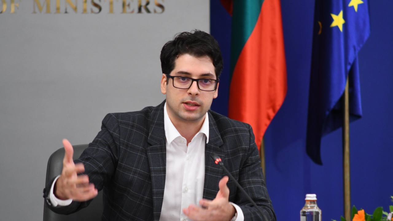 Пеканов ще прави съвет за икономически анализи с български учени от чужбина