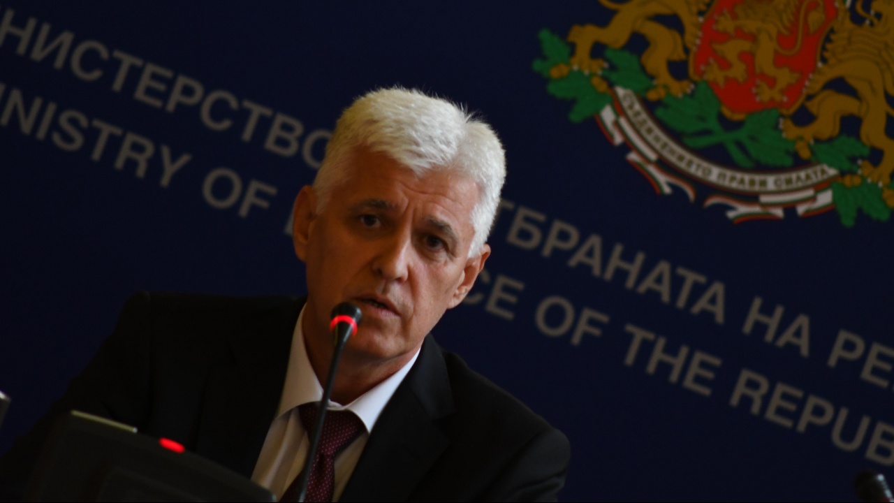 Министър Стоянов: Към момента украинска техника у нас не се ремонтира