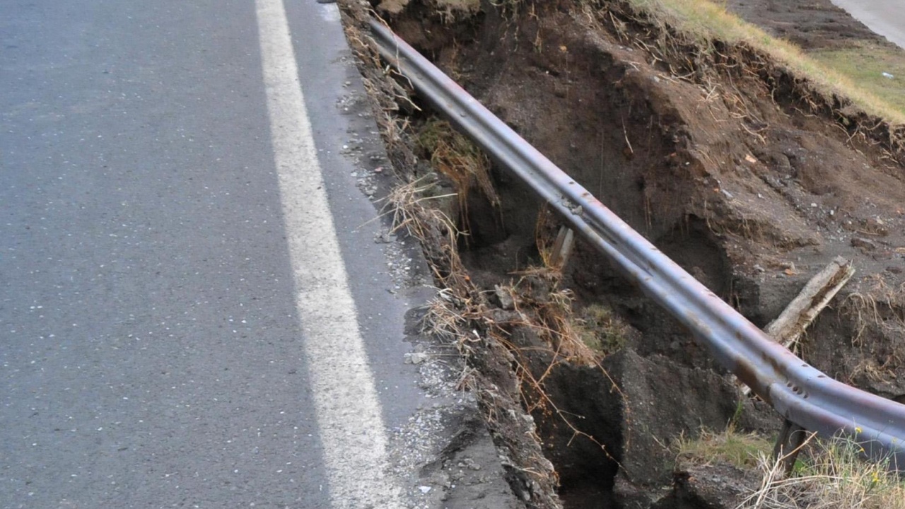 Предстои подписване на договорите за основния ремонт на 15,7 км от пътя между Мъдрец и Обручище в община Гълъбово