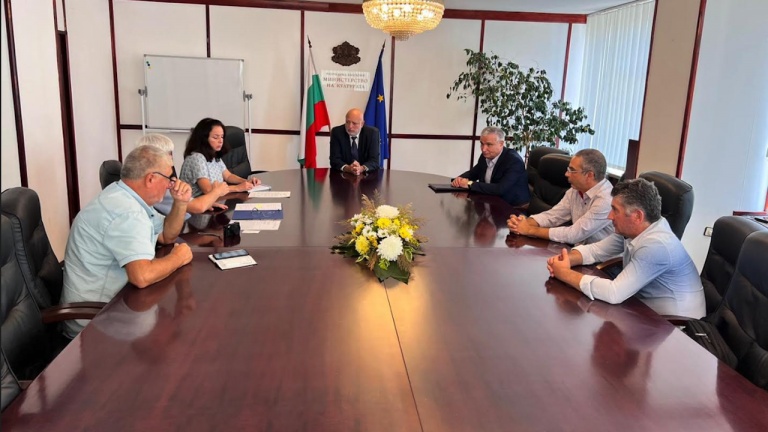 Министър Минеков разговаря с председателя на УС на Сдружение "Български музеи"