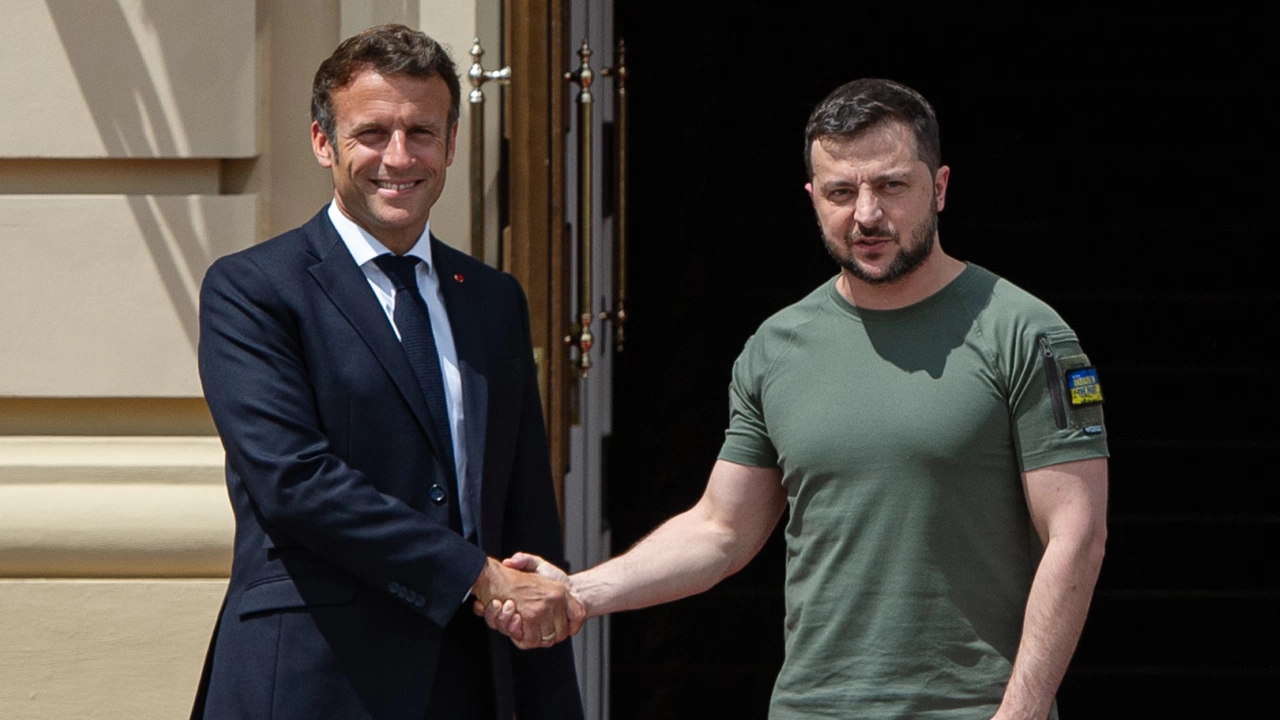 Френският президент проведе днес телефонен разговор с украинския си колега