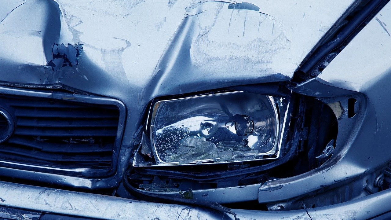 20 годишна шофьорка се заби в бензиностанция с голфа си Инцидентът