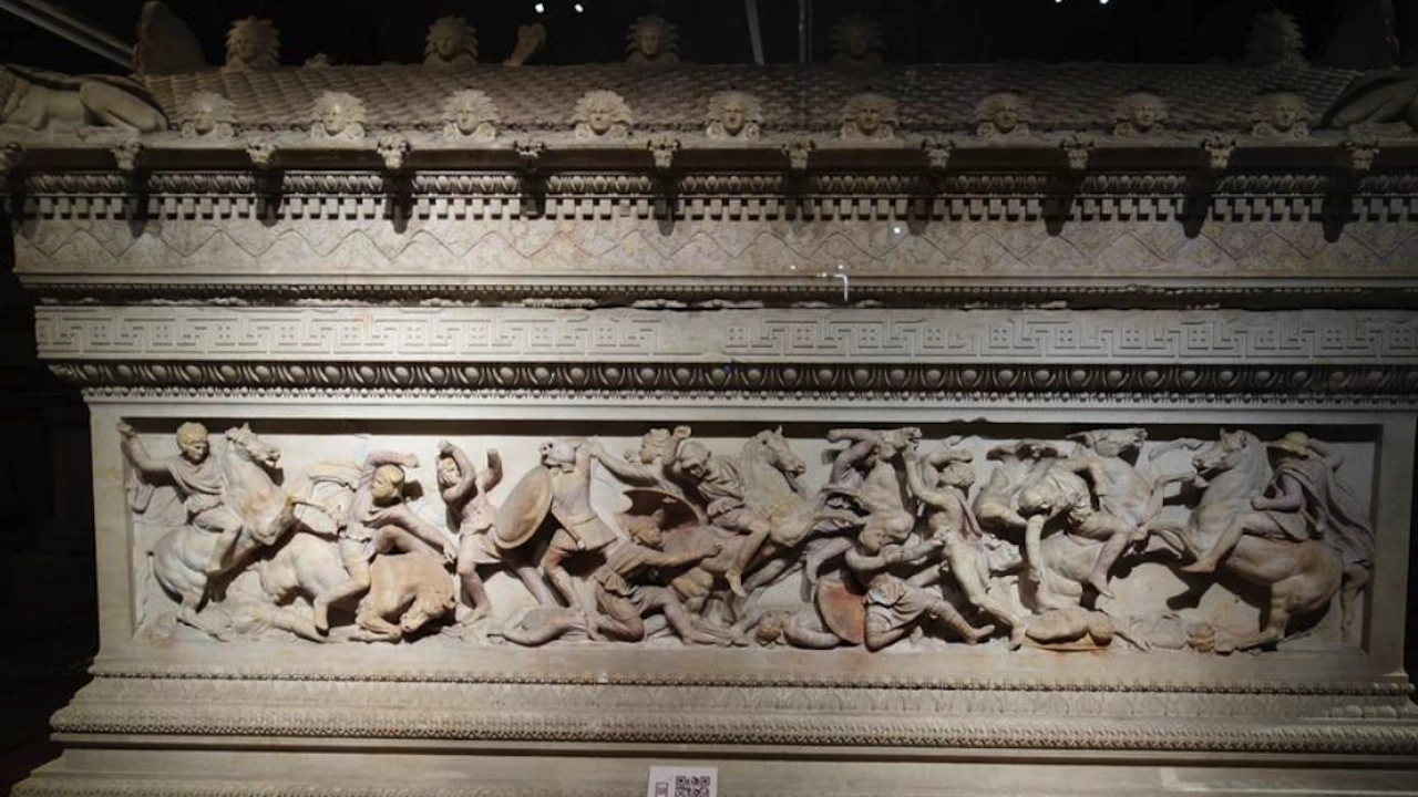 Каменен саркофаг от антична Рациария е експонат на август в