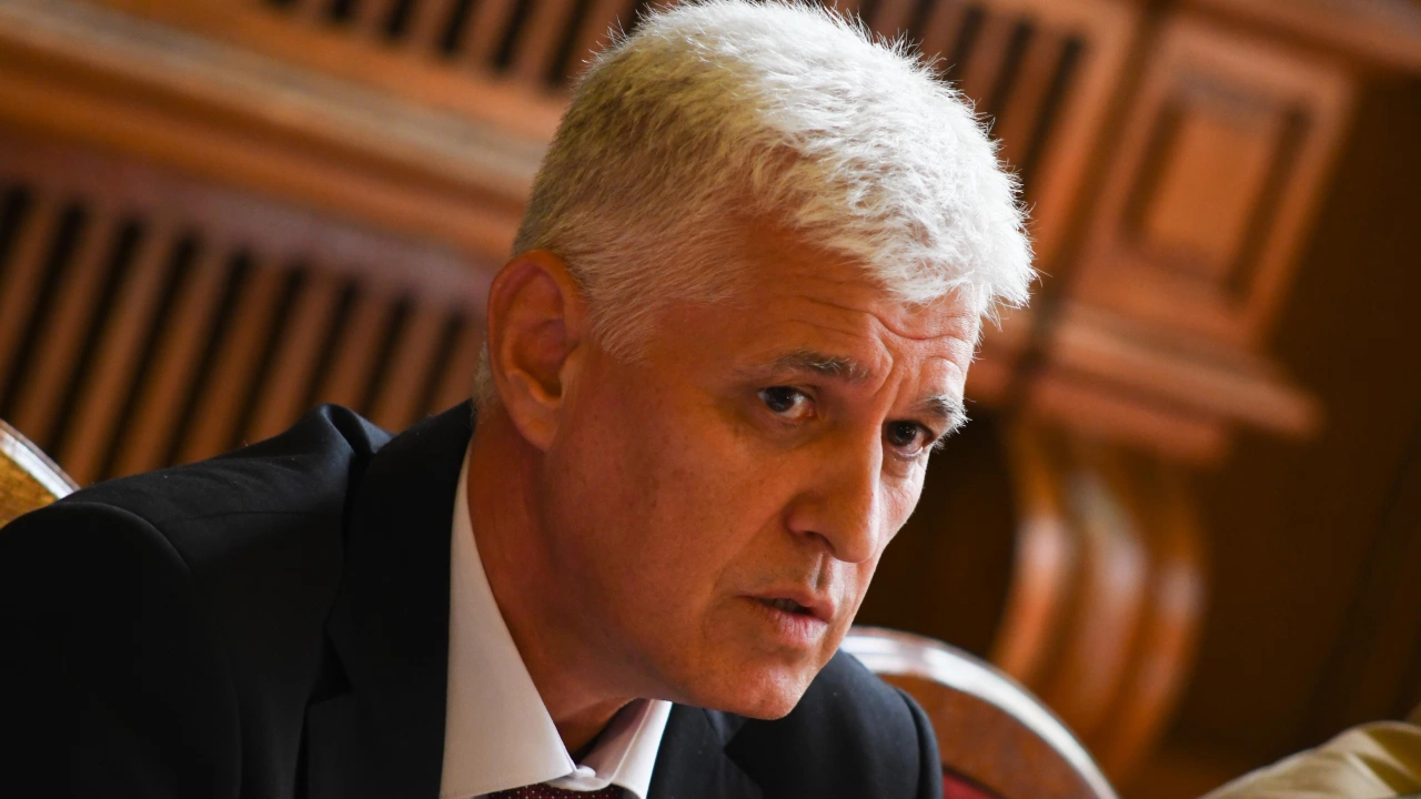 Служебният военен министър Димитър Стоянов забрани с изрична своя заповед