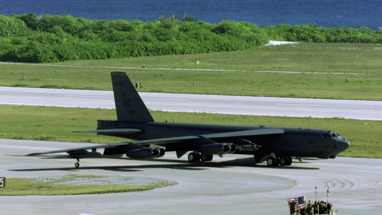 Два американски бомбардировача B-52H Stratofortres, които са част от въоръжението