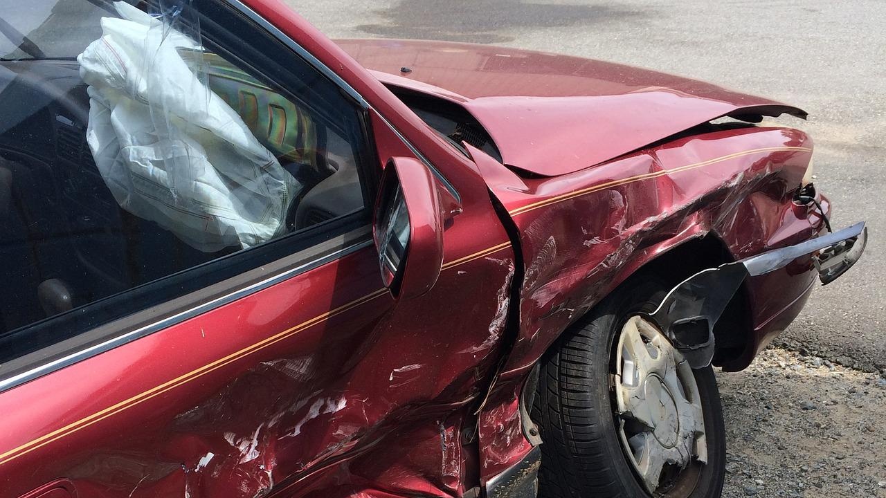 Жена е в реанимация след катастрофа в Бургаско, шофьорът заспал зад волана