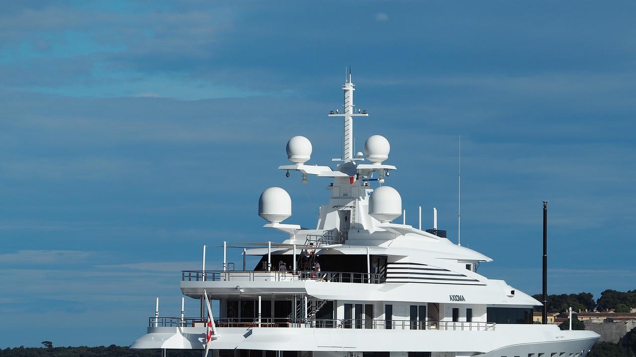 Яхтата "Аксиома", конфискувана от руски олигарх, привлече 63 оферти на търг в Гибралтар
