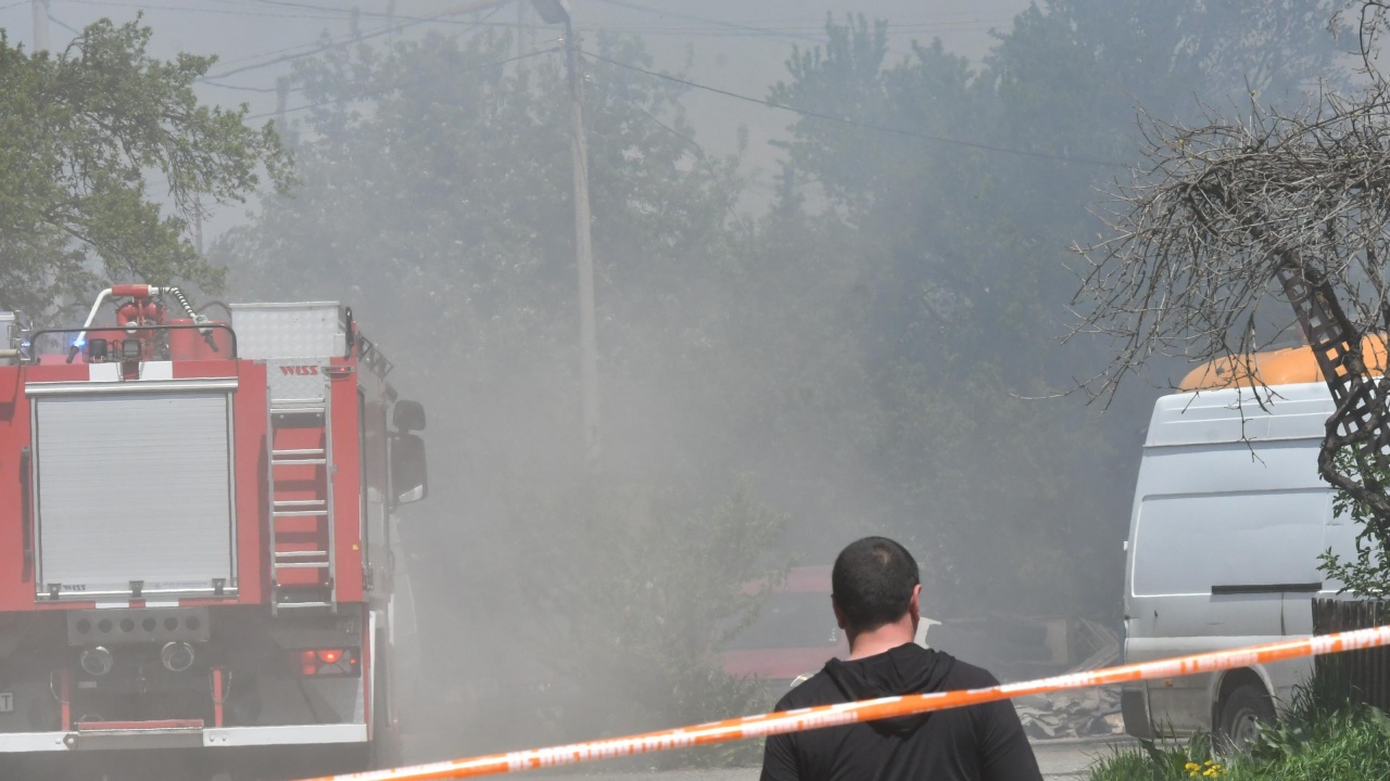 Мъж причини пожар, който изпепели съседска къща в Цани Гинчево