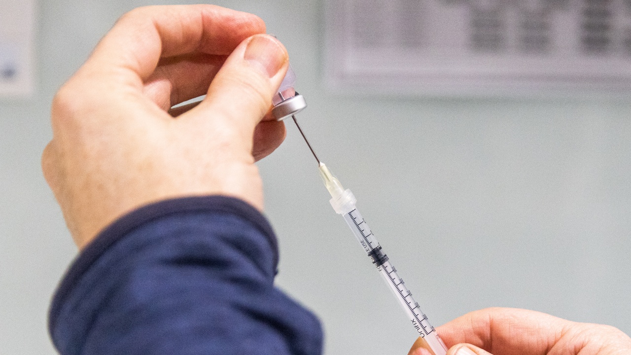 Британският лекарствен регулатор днес одобри ваксината на Новавакс срещу COVID-19