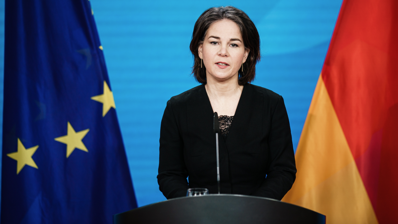 Германската външна министърка обещава подкрепа за Украйна още дълги години