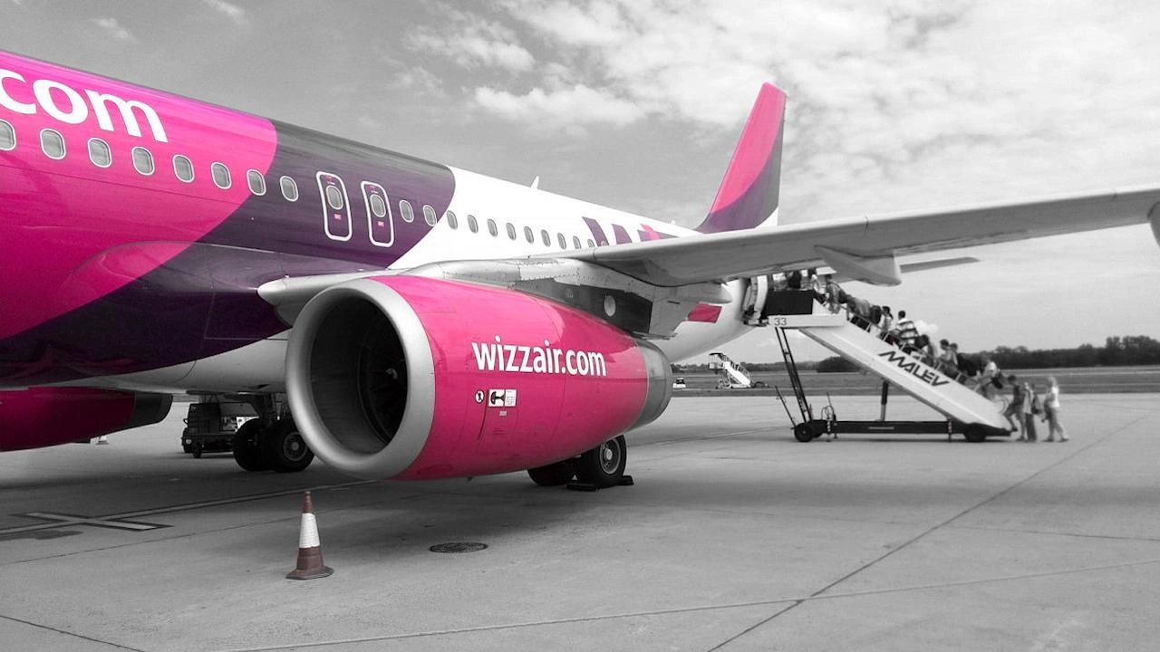 Унгарското правителство нареди разследване на нискотарифния авиопревозвач УизЕър WizzAir за