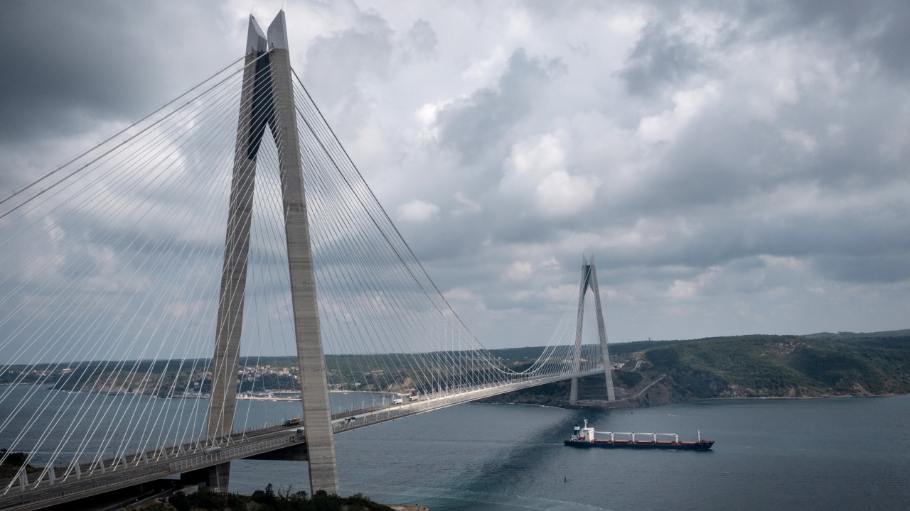 Турция вдига петкратно таксите за преминаване през проливите