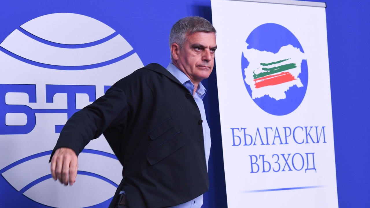 Стефан Янев се прегърна със Стефан Софиянски за изборите