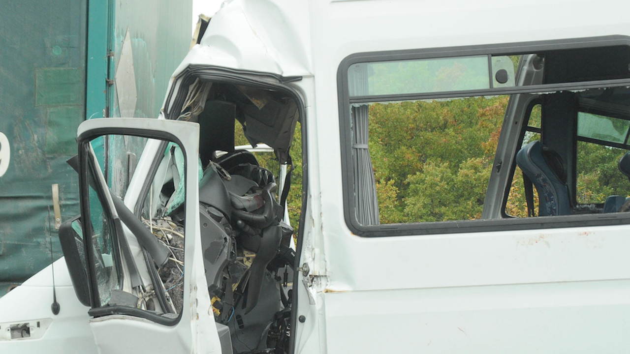 Българин е загиналият шофьор на претъпкания микробус с мигранти в Унгария