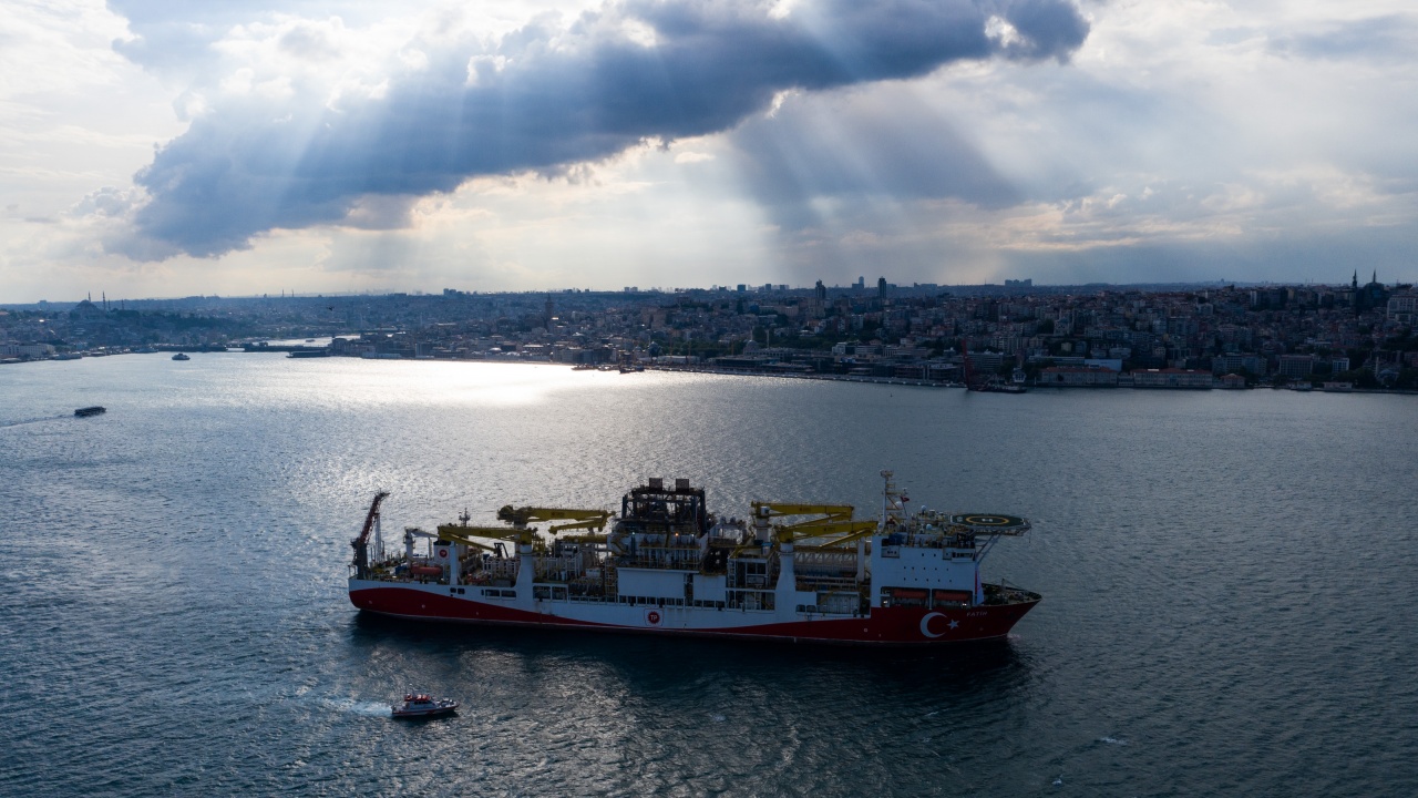 Движението на плавателни съдове през пролива Босфор днес бе възобновено,