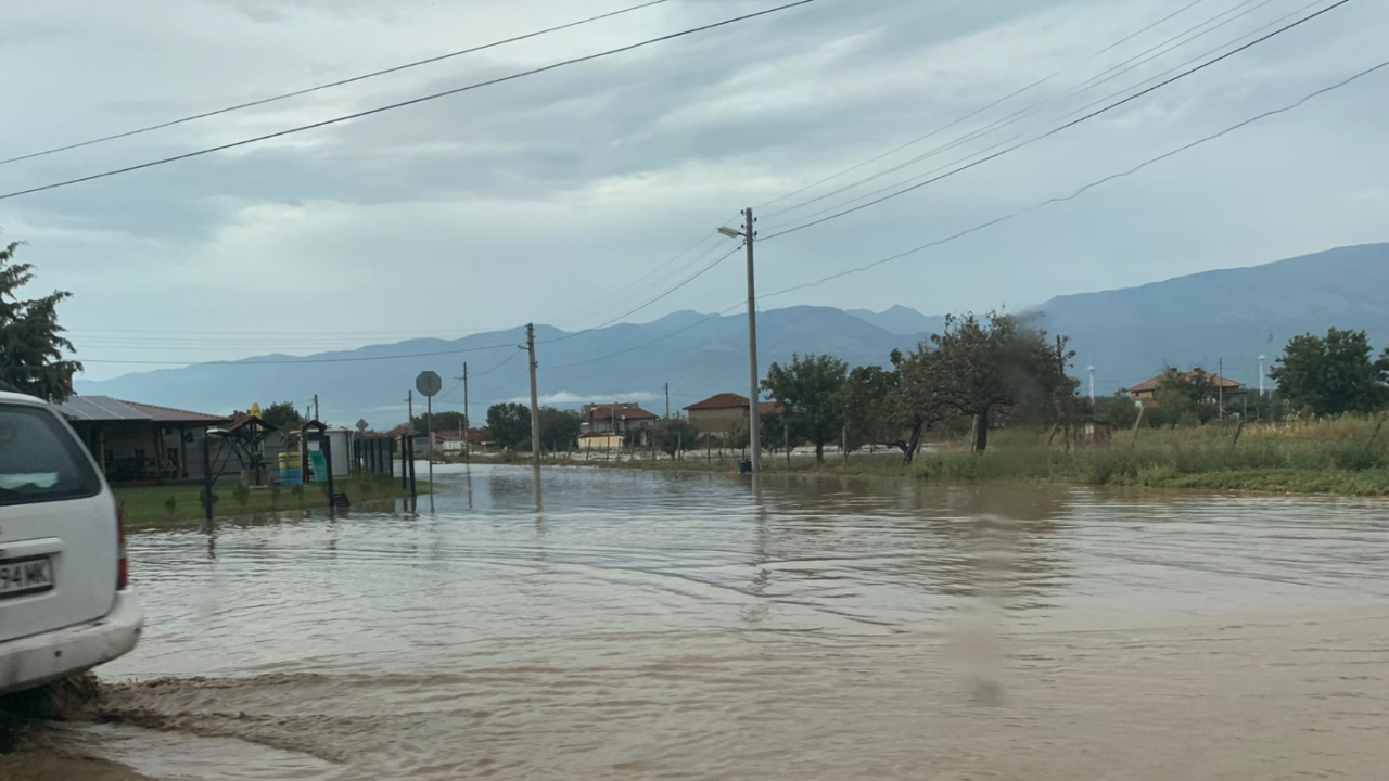 Вижте мащаба на водното бедствие в Карловско от хеликоптер