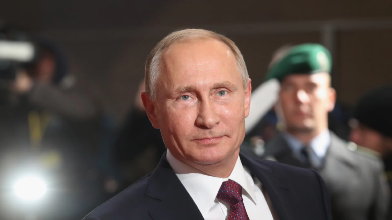 Путин награди с медал за храброст мъж, осъден за убийството на петима души