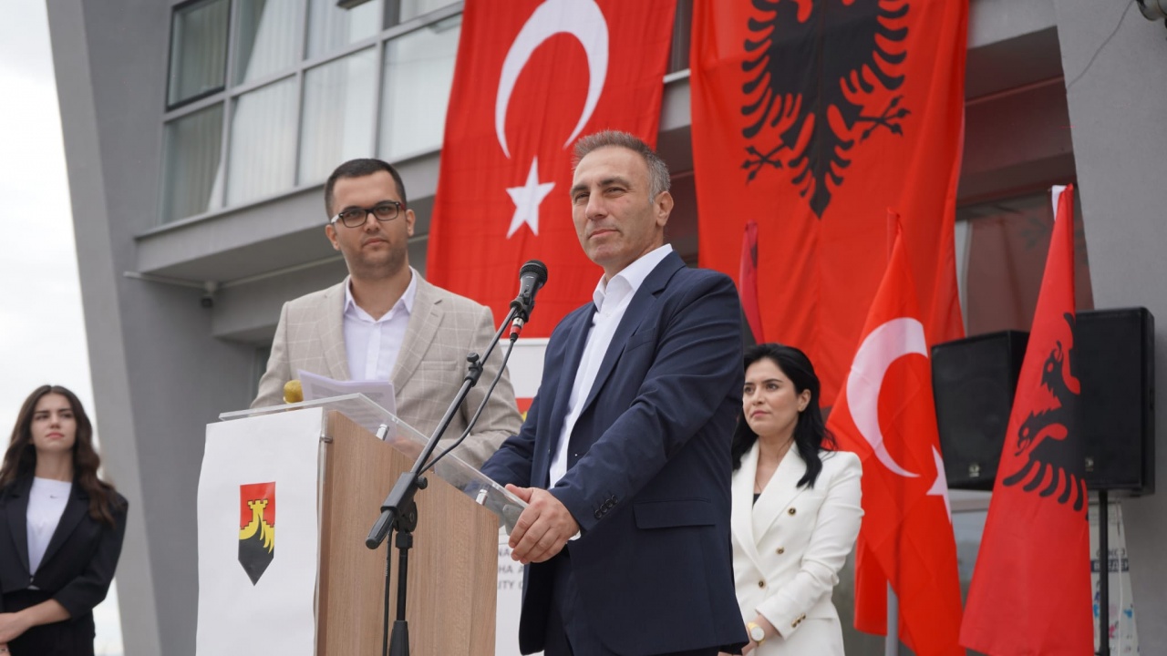 Скопие: Българите потвърждават, че има македонски народ и език с исканите промени в конституцията
