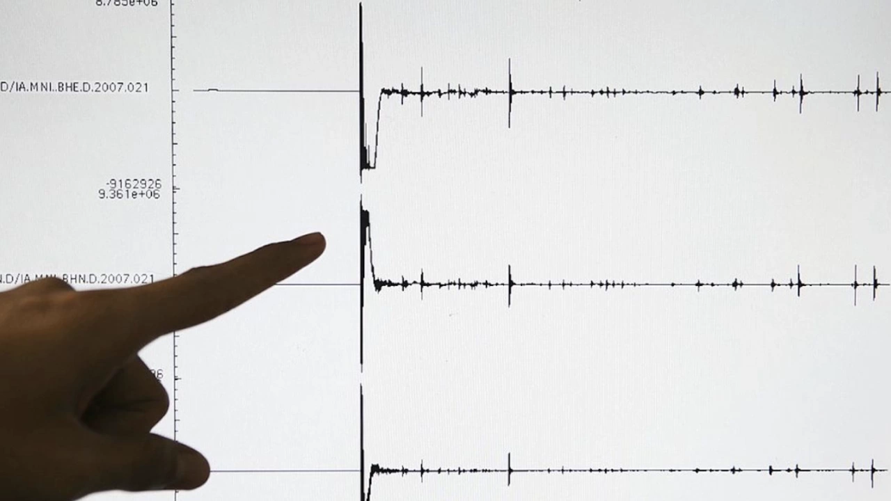 Силно подводно земетресение разлюля днес Западна Индонезия и вся паника