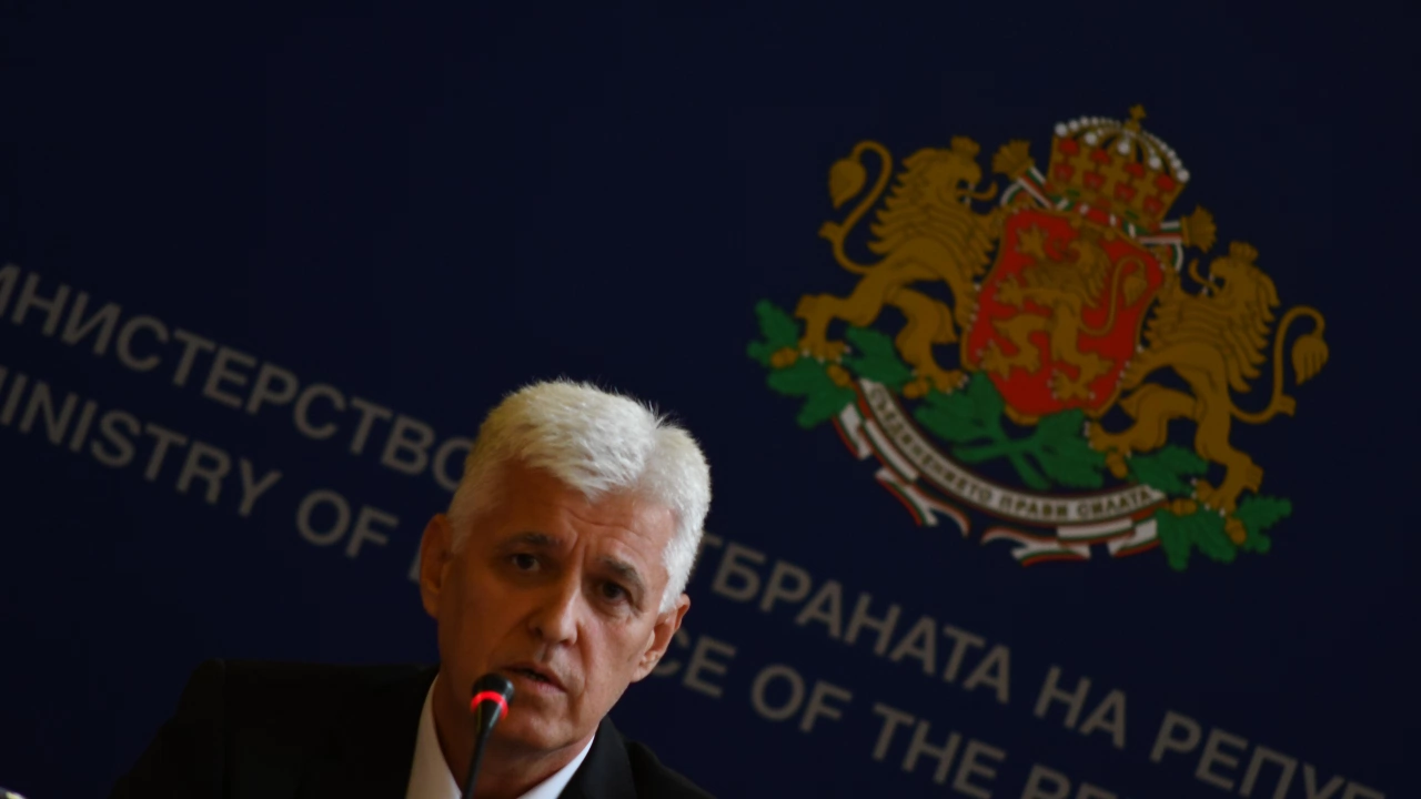 Министърът на отбраната Димитър СтояновДимитър Стоянов е роден на 28 октомври