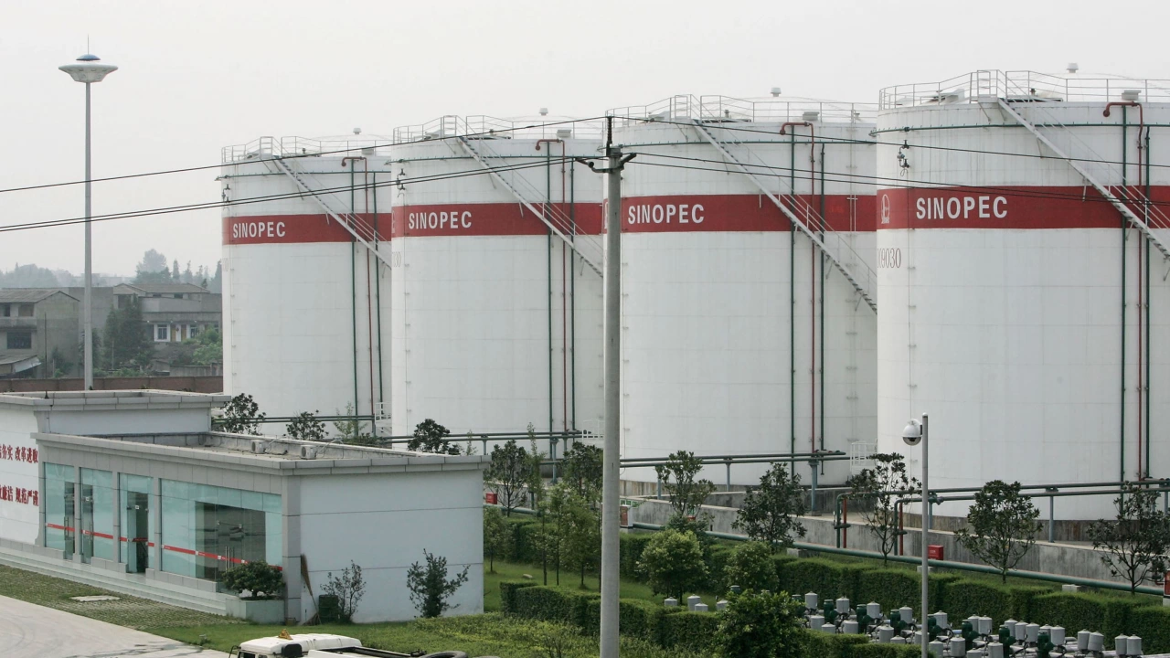 Печалбите на китайските петролни гиганти Синопек Sinopec ПетроЧайна PetroChina  и