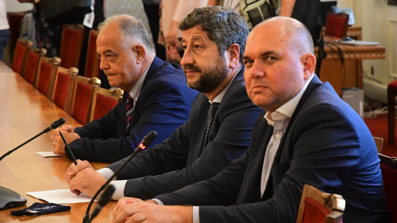 Демократична България обяви водачите на листите си за предстоящите парламентарни