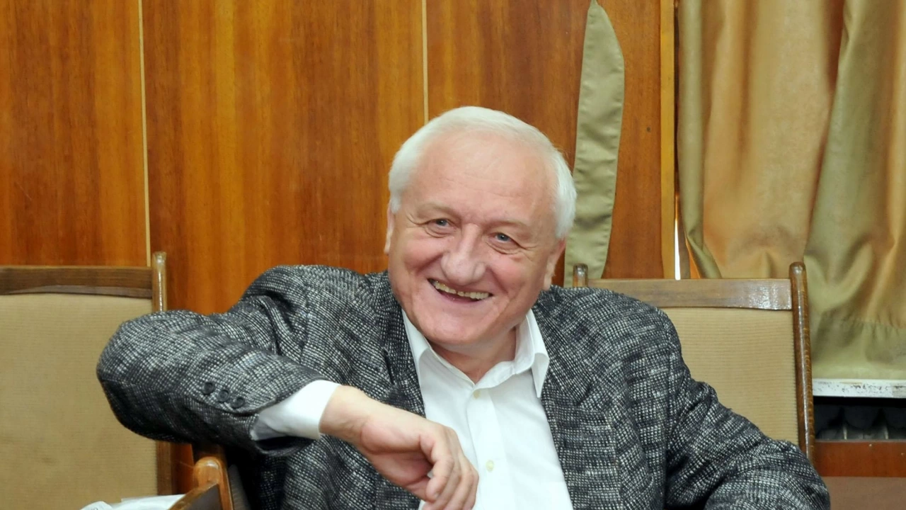 е социолог популярен български учен писател политик един от основателите