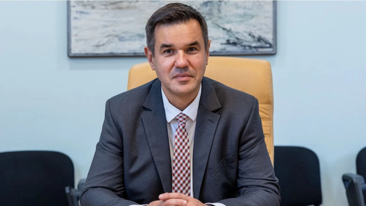 Министърът на икономиката и индустрията Никола СтояновНикола Стоянов е роден през