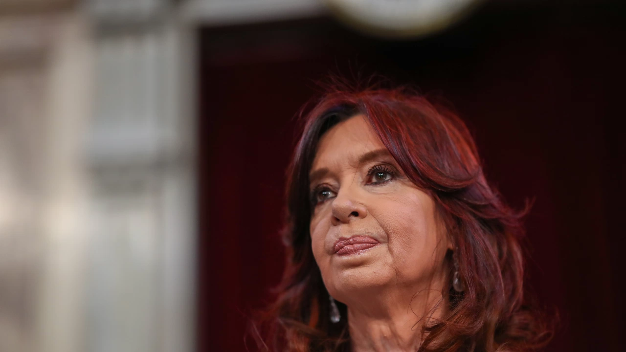 Мъж насочи пистолет срещу вицепрезидента на Аржентина Кристина Фернандес