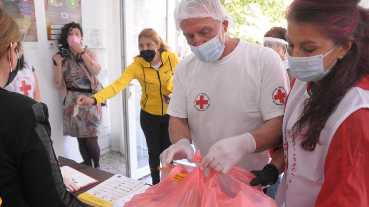 Българският Червен кръст БЧК предостави от бедствения си резерв 200