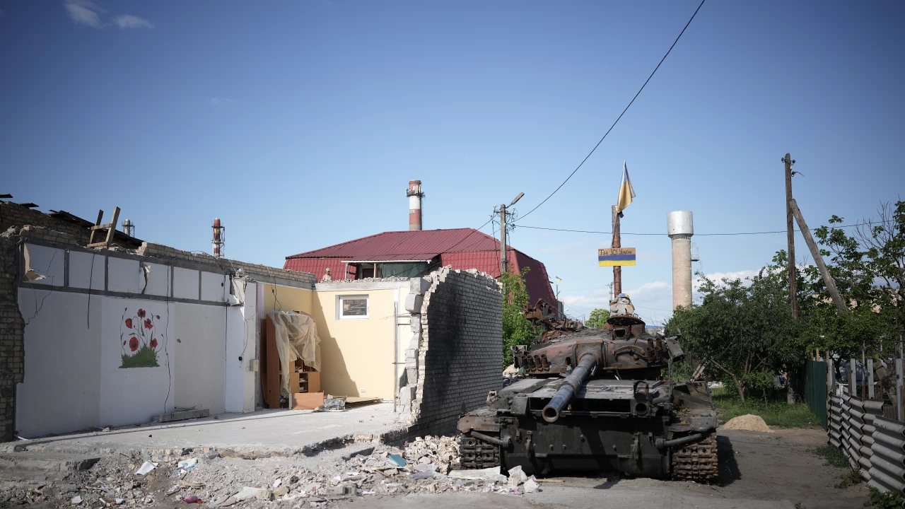 Украйна съобщи днес че е атакувала вражеска командна база като