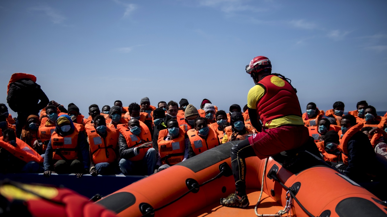 Над 1100 нелегални мигранти са прекосили Ламанша за една нощ