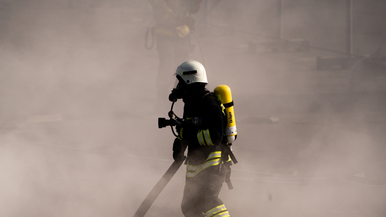 Пожар в нефтохимически завод край Милано, има ранени