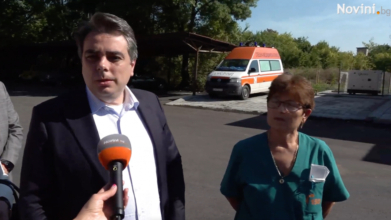 Асен Василев посети Спешния център в Нова Загора за 2 млн. лева, сравни го с павилион