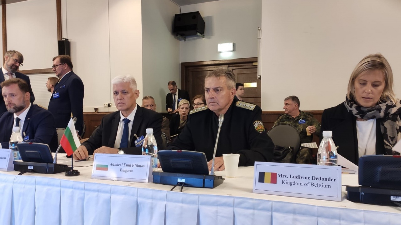 Министърът на отбраната: България оказва хуманитарна и военно-техническа помощ на Украйна