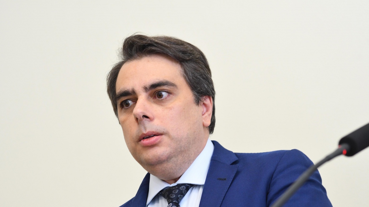 Асен Василев: Години наред се правеше грешна прогноза, време е да се инвестира в хората