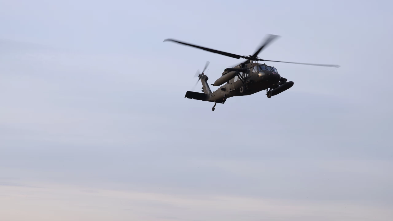 Турски военен хеликоптер катастрофира в Северен Ирак съобщи днес турското