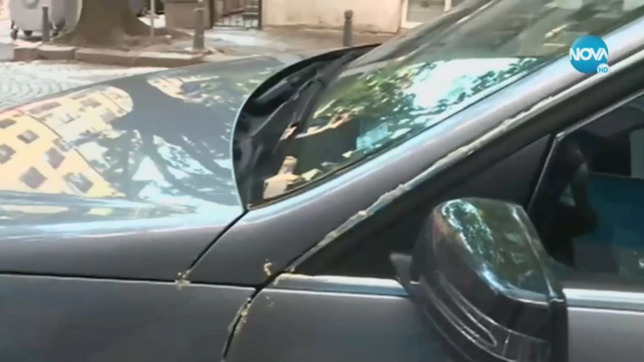 Мъж намери автомобила си със залепени врати с монтажна пяна Случаят