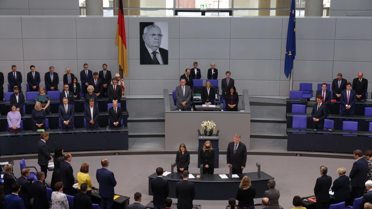 Германският парламент днес отдаде почит на Михаил Горбачов като запази