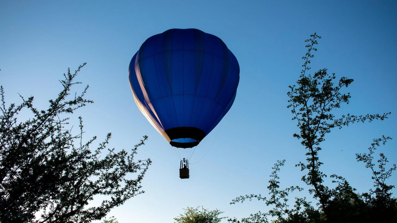 Мъж оцеля след като прекара два дни в небето в балон