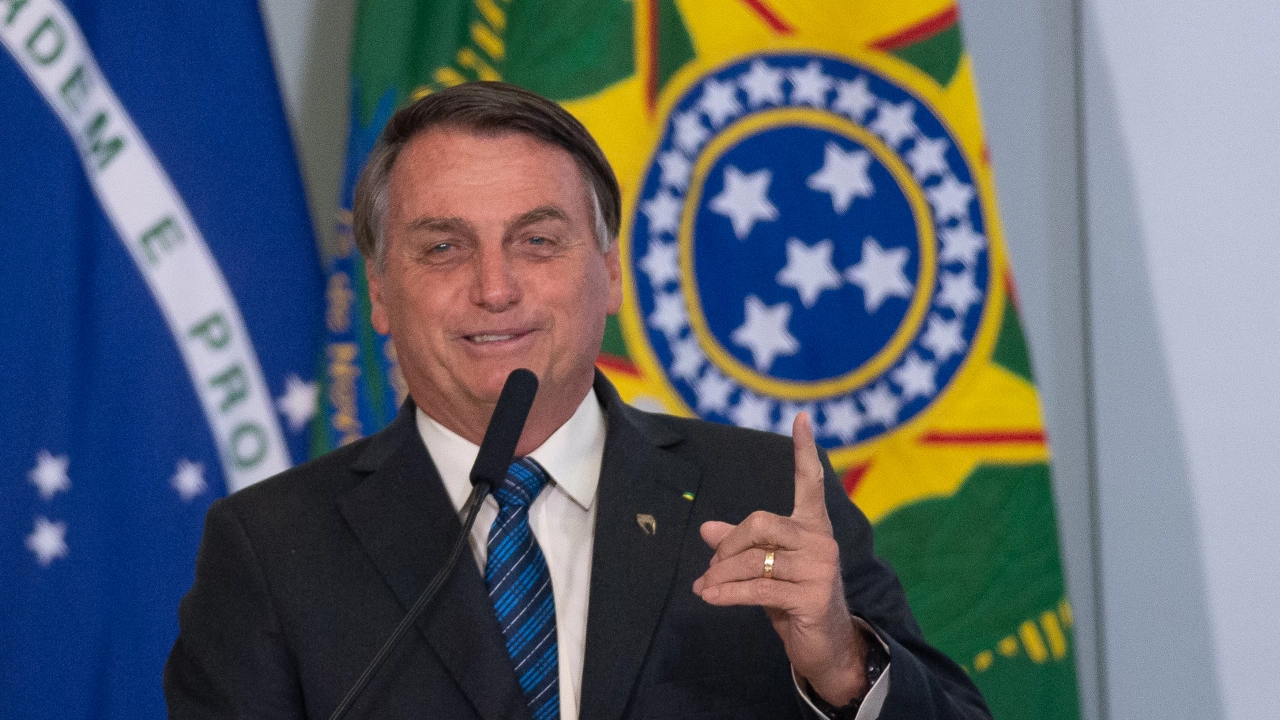 Президентът на Бразилия Жаир Болсонаро обяви тридневен траур след смъртта