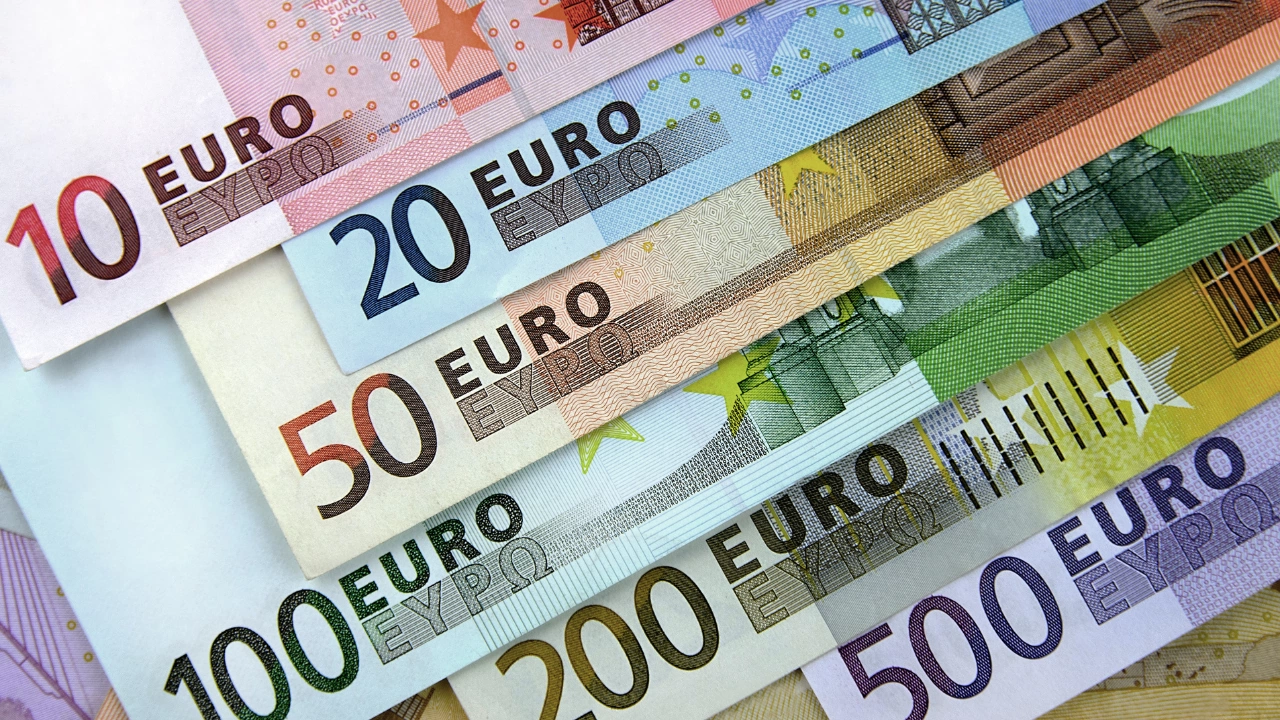 Курсът на еврото спрямо долара днес премина над границата от