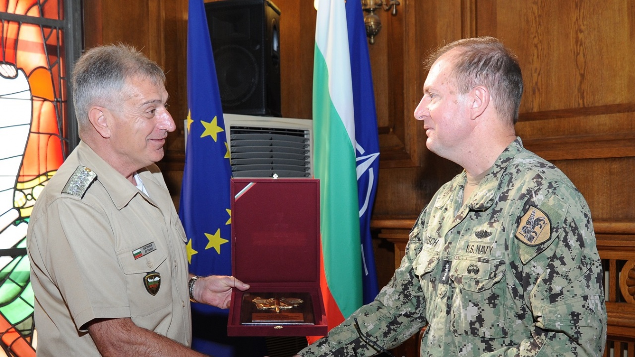 Началникът на отбраната се срещна с новия командир на Съюзното съвместно командване на силите – Неапол