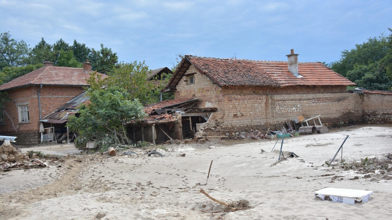 БЧК изпраща психолози в наводнените села в Карловско