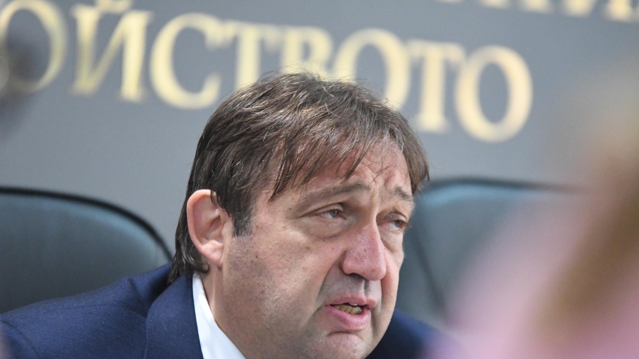 Министър Шишков ще инспектира днес строителството на участък 3 от АМ ...
