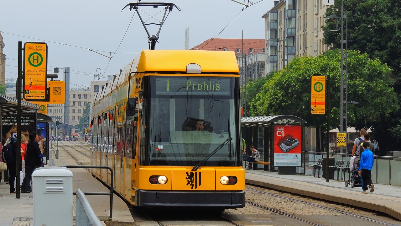 Наплив към градския транспорт в Германия с месечния билет за 9 евро