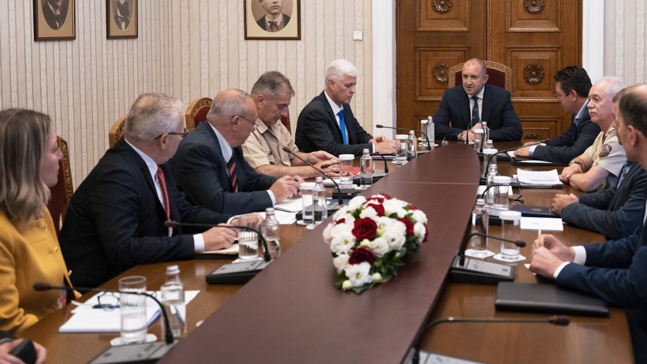 Радев събра министри и шефове на служби, обсъдиха гарантирането на националната сигурност