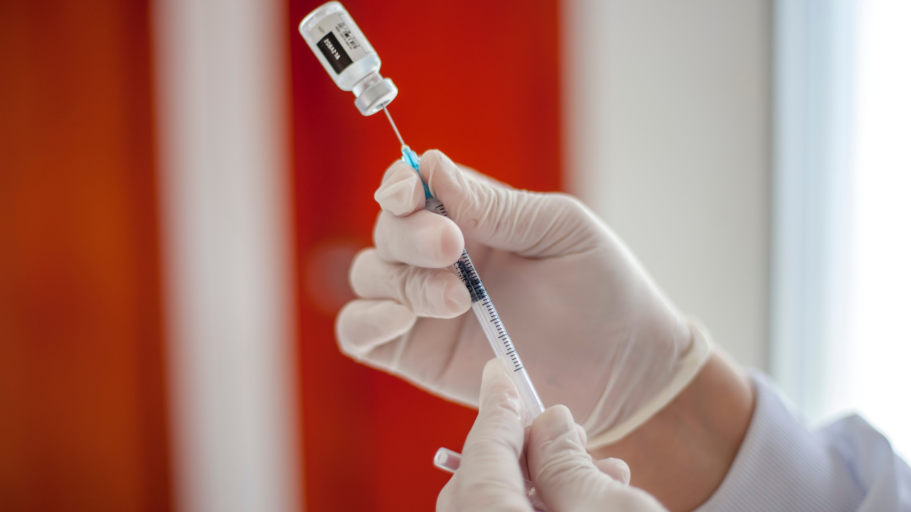 Имунолог: Всяка есен да се прави адаптирана ваксина срещу COVID