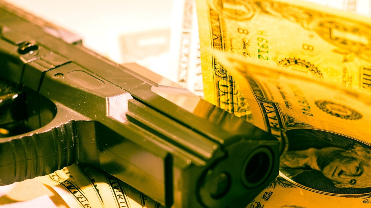 Жена влезе с пистолет играчка в банка и изтегли блокирани пари